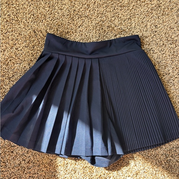 Lacoste Women's Navy Pleated Shorts - Picture 4 of 9